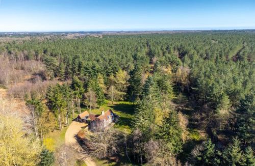 Woodbridge House | Marvellous secluded forest lodge - Stone Hall