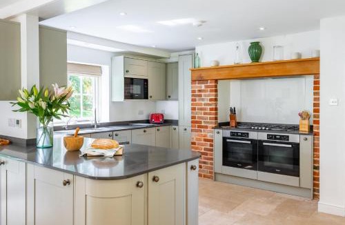 Woodbridge House | Marvellous secluded forest lodge - Stone Hall