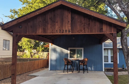 Live Oak House | Marvelous 1-bedroom suite with AC in charming Live Oak