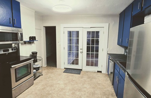 Oelwein House | Marvelous 3-bedroom/1.5 bath house with WiFi, full kitchen Oelwein