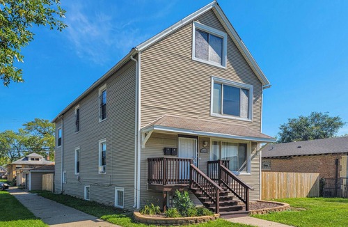 Washington Heights Apartment | Marvelous 3-bedroom apartment with AC in vibrant Chicago
