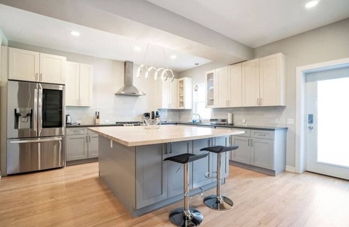 Logan Square House | Marvelous 5-bedroom house with AC in Chicago,very spacious and close to downtown
