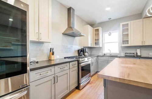 Logan Square House | Marvelous 5-bedroom house with AC in Chicago,very spacious and close to downtown