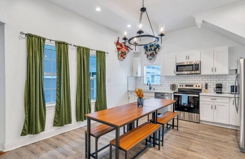 Tulane - Gravier House | Marvelous 5BR, 5BA Mid-City abode - Minutes from French Quarter w/Pool and hot tub