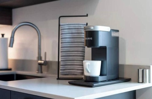 Southeast Magnolia Apartment | Marvelous apartment with AC in vibrant Seattle