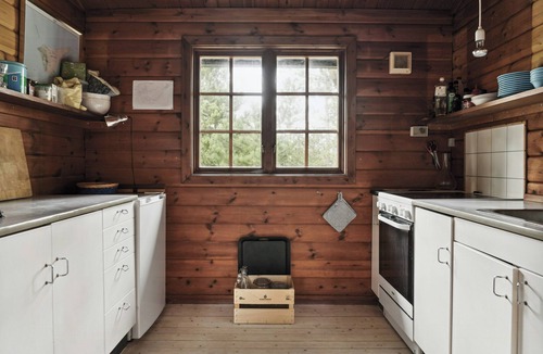 Anholt House | Marvelous log house by Anholt's desert