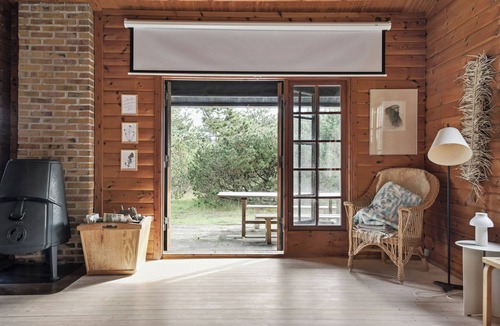 Anholt House | Marvelous log house by Anholt's desert
