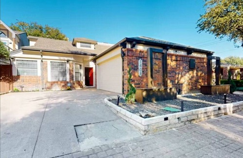 Bryan Place House | Marvelous Main Home 3-bedroom house with AC in Dallas