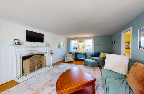 Dennis House | Marvelous Mayflower