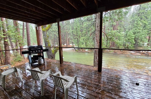 Kyburz Cabin | MARVELOUS RIVER FRONT MODERN CABIN 2200SF 4brs 2baths 8beds 40MINS FROM So TAHOE