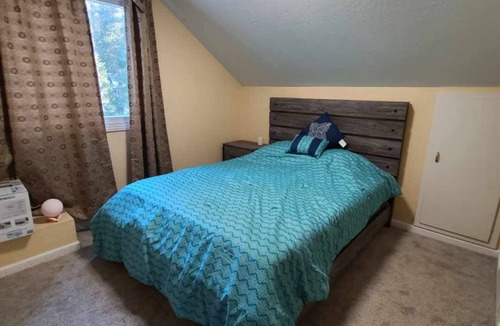 Kyburz Cabin | MARVELOUS RIVER FRONT MODERN CABIN 2200SF 4brs 2baths 8beds 40MINS FROM So TAHOE