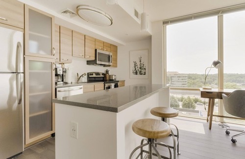 McLean Apartment | Marvelous Tysons Corner 2BR w/Fire Pit, steps to Mall, by Blueground