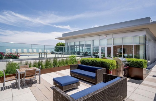 McLean Apartment | Marvelous Tysons Corner 2BR w/Fire Pit, steps to Mall, by Blueground