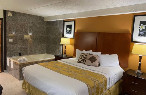 Southfield Hotel | Marvin's Garden Inn