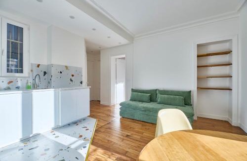 Quartier de la Chapelle Apartment | Marx Dormoy 18th Modern & Bright Studio managed by Mey Agency