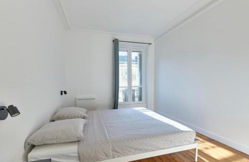 Quartier de la Chapelle Apartment | Marx Dormoy 18th Modern & Bright Studio managed by Mey Agency