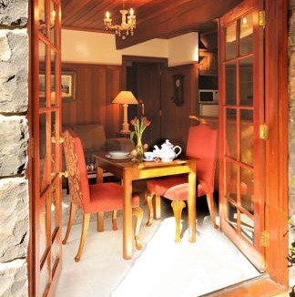 Mount Dandenong Bed & Breakfast | Mary Cards Coach House