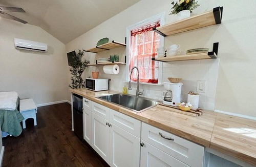 Dublin Cottage | Mary - Fully Furnished 2 Person Cottage for short or mid-term stays