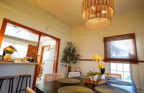 Iola House | Mary's Place - 4bdrm/2bathroom