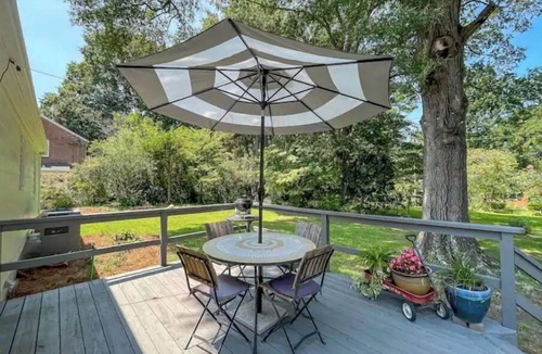 Warrenton Cottage | Mary's Place ❤ Bright 3BR with deck/private yard