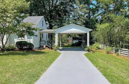Warrenton Cottage | Mary's Place ❤ Bright 3BR with deck/private yard