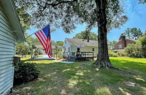 Warrenton Cottage | Mary's Place ❤ Bright 3BR with deck/private yard