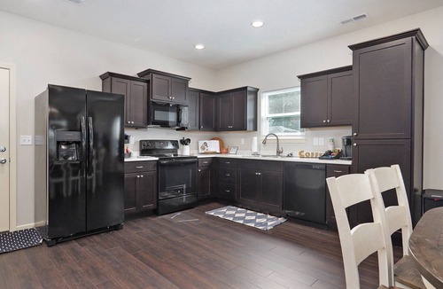 Springfield House | Maryland St. House 4 Bedroom near Missouri State University & Mercy Hospital.