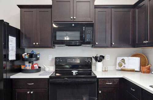 Springfield House | Maryland St. House 4 Bedroom near Missouri State University & Mercy Hospital.