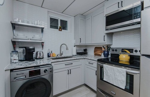 Old Irving Park Apartment | Marys Gatehouse Apartment