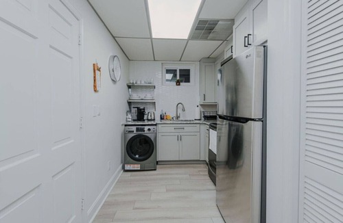 Old Irving Park Apartment | Marys Gatehouse Apartment