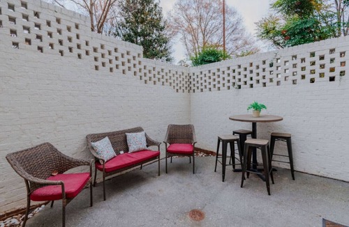 Old Irving Park Apartment | Marys Gatehouse Apartment