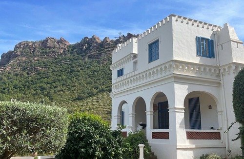 Cabanes House | Masía-castillo en el Paraje Natural del Desierto de las Palmas en Benicasim