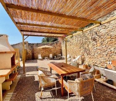 Saifores House | Masía de siglo XIX rodeada de viñedos y mar