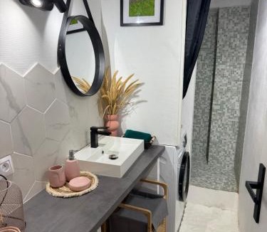 Mejannes-le-Clap Apartment | Mas Bohème - Logement climatisé