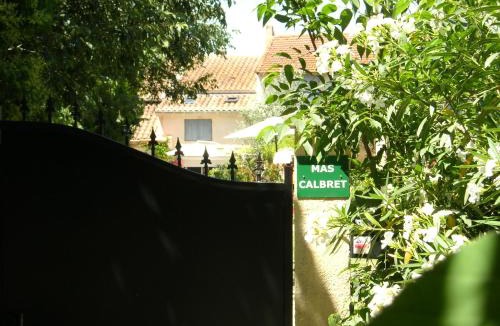 Saint-Etienne-du-Gres Bed & Breakfast | Mas Calbret