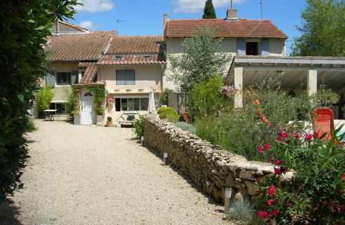 Saint-Etienne-du-Gres Bed & Breakfast | Mas Calbret