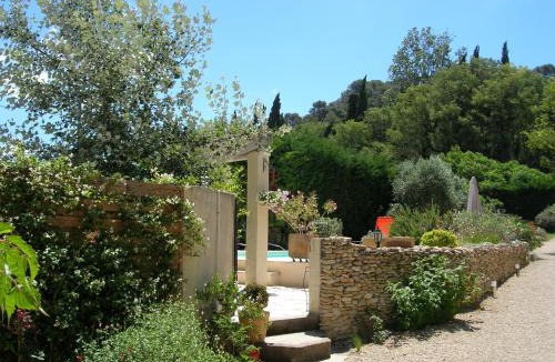 Saint-Etienne-du-Gres Bed & Breakfast | Mas Calbret