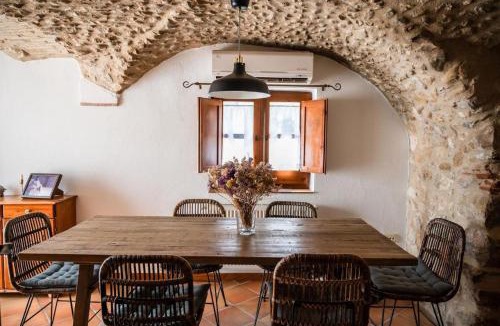 Avinyonet de Puigventos Bed & Breakfast | Mas Camins