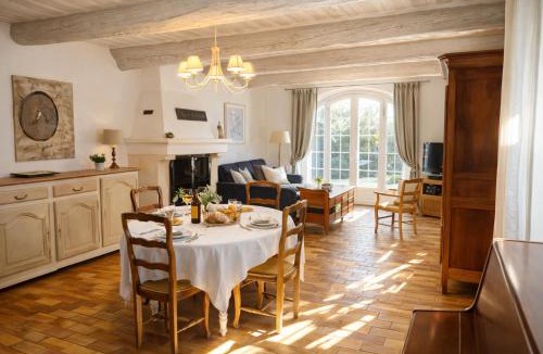 Caumont-sur-Durance House | Mas Caumontois Provençal charm & private pool