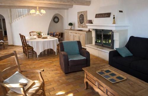 Caumont-sur-Durance House | Mas Caumontois Provençal charm & private pool