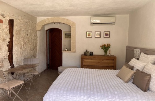 Plan-d'Orgon Bed & Breakfast | Mas D'auseu