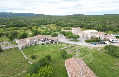 Ferrieres-les-Verreries Hotel | Mas De Baumes