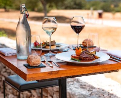 Ferrieres-les-Verreries Hotel | Mas De Baumes