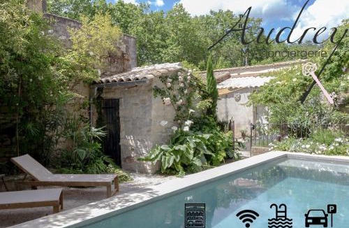 Marsillargues Bed & Breakfast | Mas de charme - T2 et chambres d'hôtes avec piscine & jardin