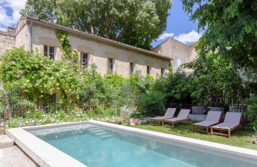 Marsillargues Bed & Breakfast | Mas de charme - T2 et chambres d'hôtes avec piscine & jardin
