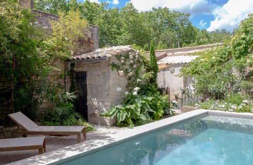 Marsillargues Bed & Breakfast | Mas de charme - T2 et chambres d'hôtes avec piscine & jardin