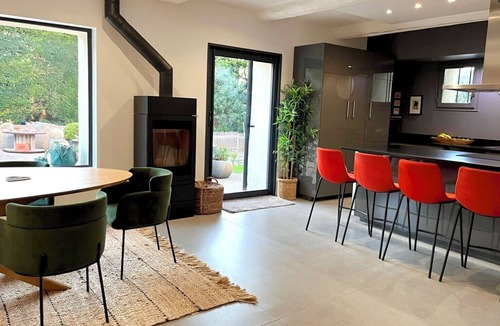 Entraigues-sur-la-Sorgue House | Mas de village au calme