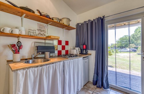 Saintes-Maries-de-la-Mer House | 'Mas Des Cypres - Mazet 7' with Private Terrace, Shared Garden and Wi-Fi
