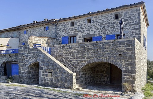 Joyeuse House | Mas de Guilhaumon "hamlet side"