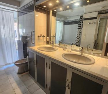 Meynes Villa | Mas de la BOURGADE Grande villa